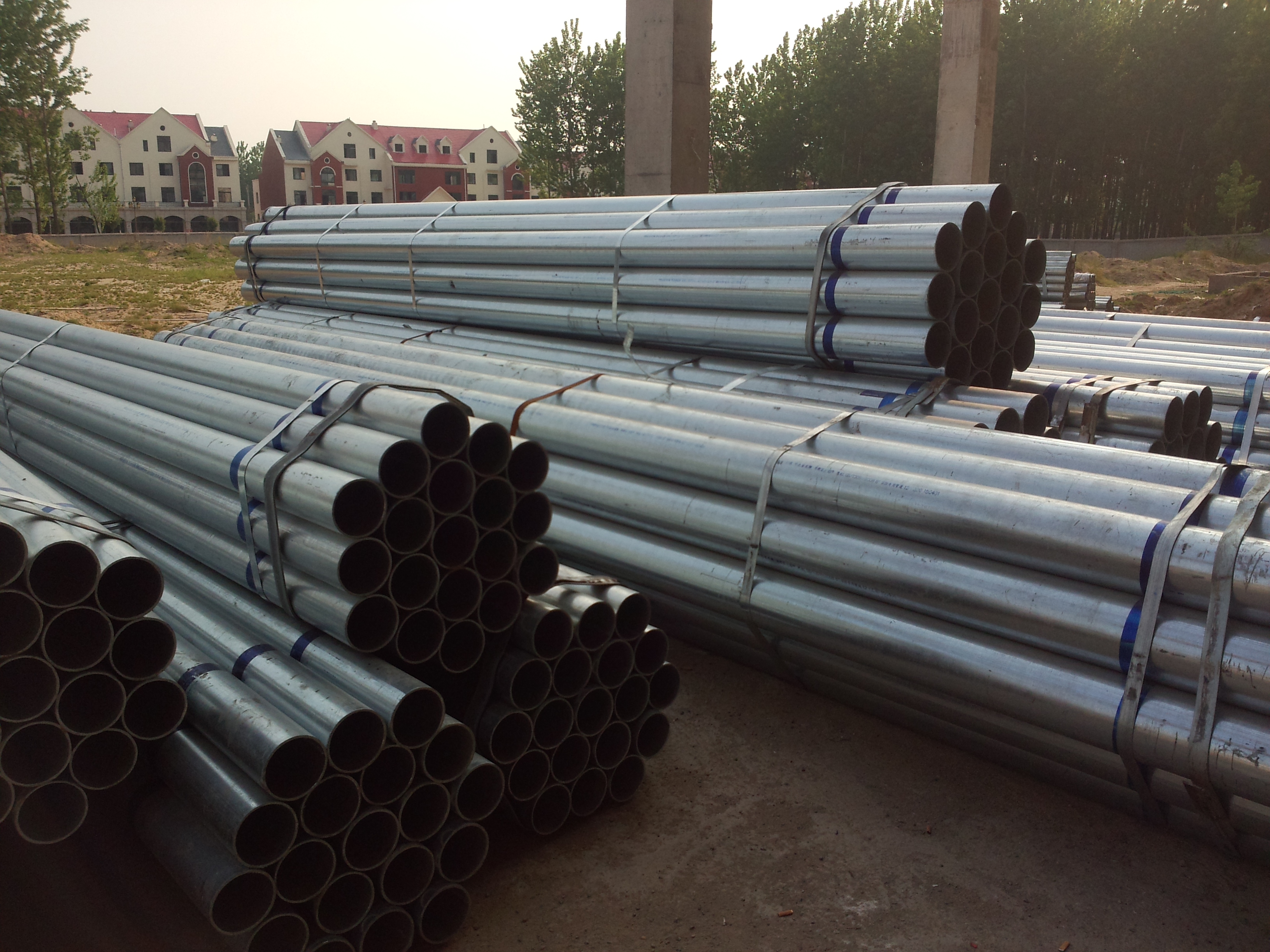 選購(gòu)鍍鋅鋼管的必備指南：如何選擇優(yōu)質(zhì)廠家？